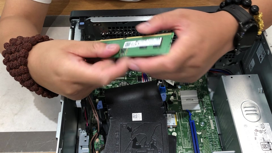 装电脑内存卡人工费一般多少钱笔记本加一个8g运行内存条要多少钱加...