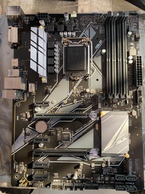 华硕主板primez370-p能按2080显卡吗?