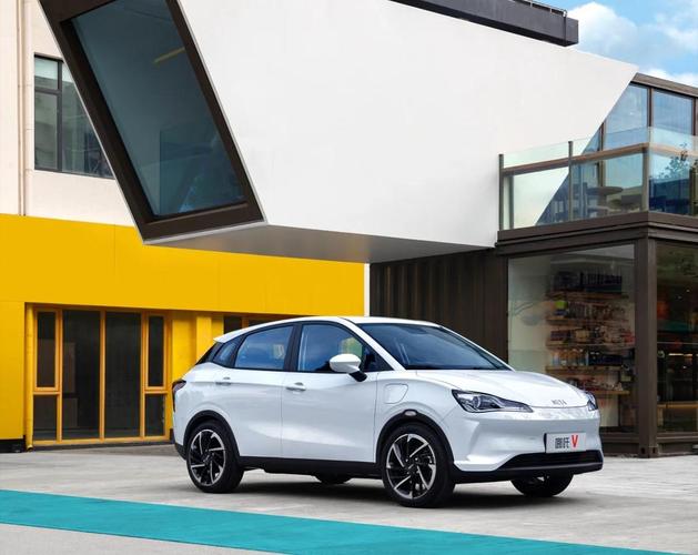 哪吒V4座落地要多少钱?