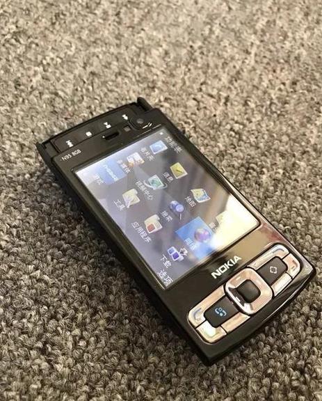 诺基亚N958GB内存卡槽在哪里