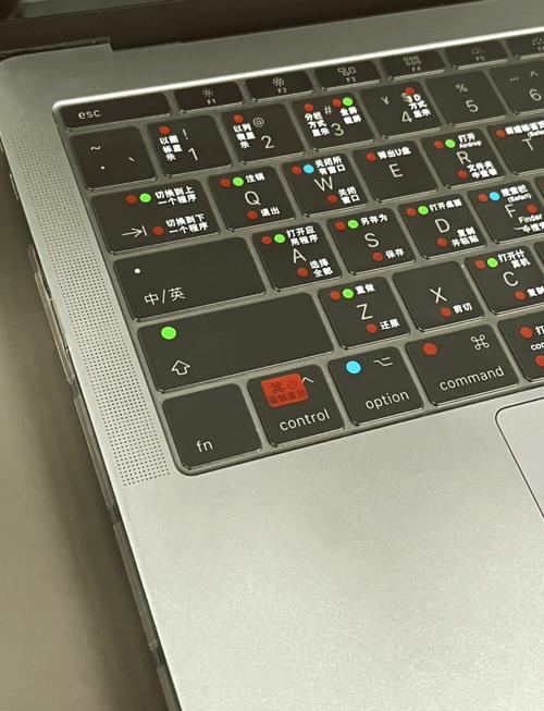 键盘膜怎么贴详细教程