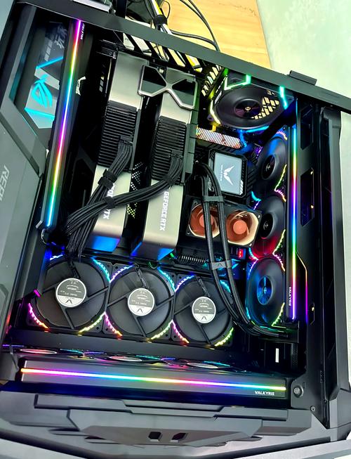 一个电脑可以装两块独立显卡吗?