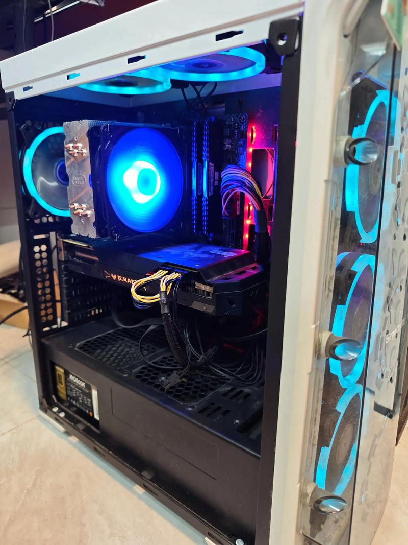 一台主机可以装两块独显吗?