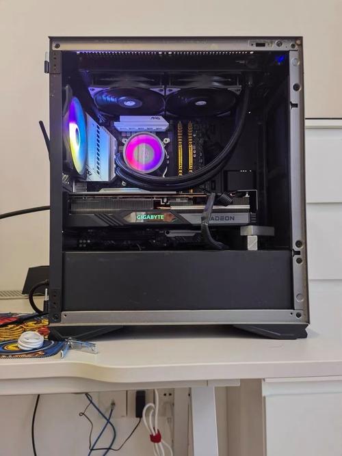 一台主机可以装几个显卡?