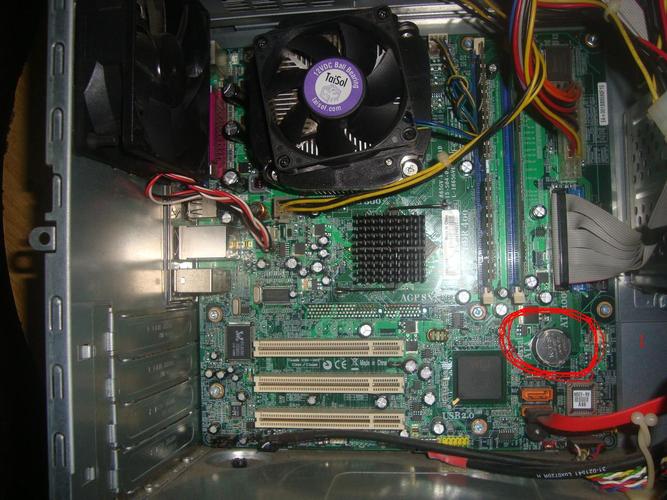 电脑主板电池从哪里看台式电脑的主机电池在哪里