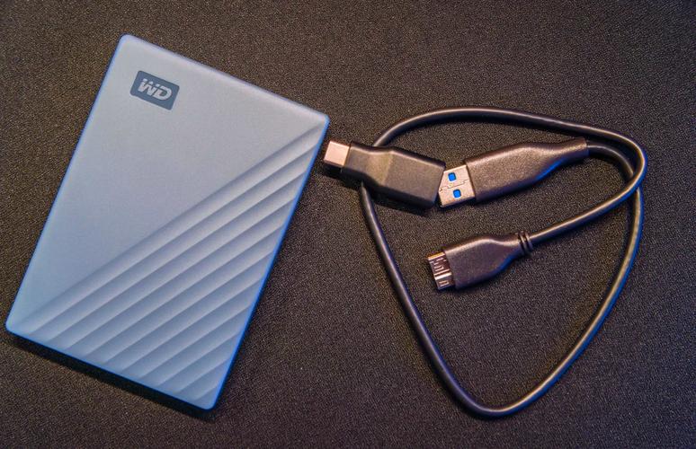 移动硬盘必须电脑才能打开吗移动硬盘直接插上电脑就可以用吗