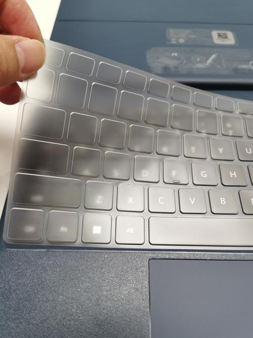笔记本电脑的键盘胶皮保护膜合上会压到液晶屏,感觉屏幕有凹陷,屏幕会...