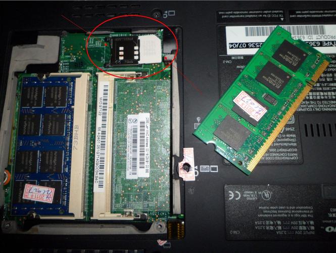 笔记本的内存卡插槽在什么地方