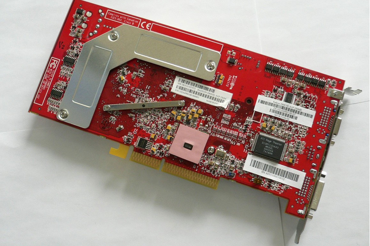 AGP接口的N系列那款显卡比较强大些?