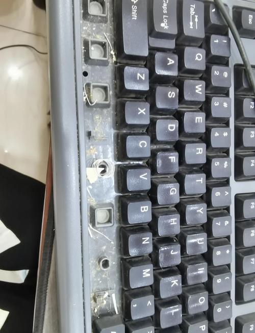 笔记本键盘|机械键盘老是油油的?三种科学办法教你去除键盘油污|键盘...