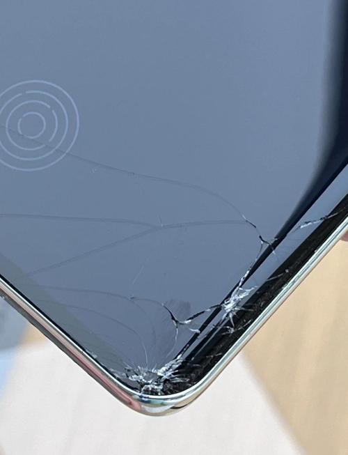 电视屏幕碎了换屏大约多少钱?