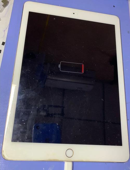 为什么iPad充不进电,反复重启