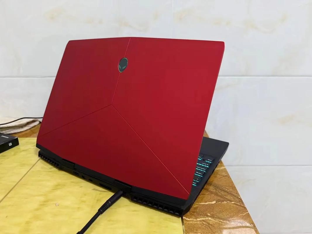 这款红色外观的笔记本是什么型号