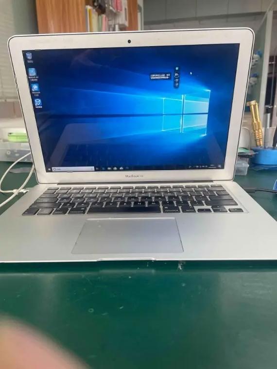 显示器不亮了按三个键恢复