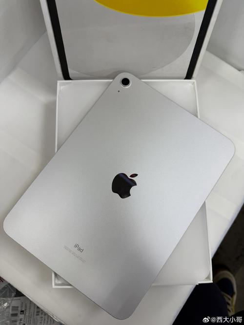 最新白色的苹果笔记本叫什么名字