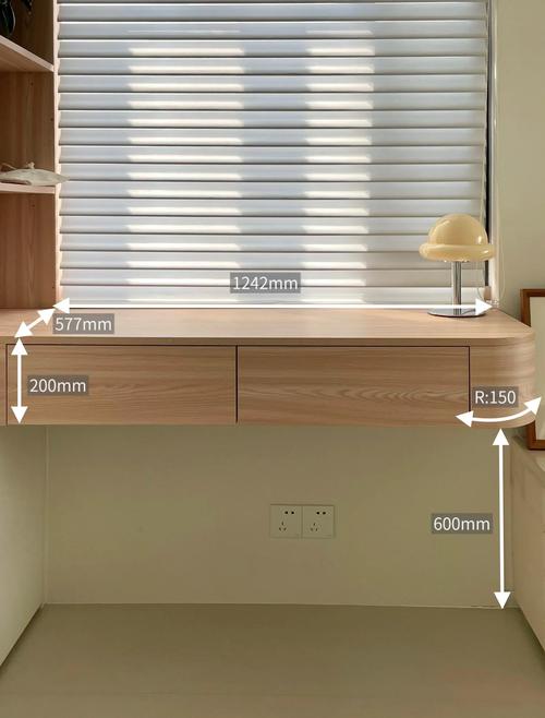 一般卧室电脑桌的尺寸是多少合适