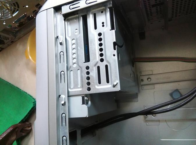 怎么关闭开机时出现的“清华同方易教”界面?