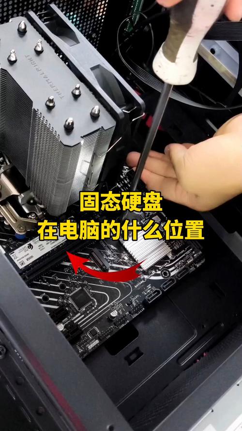 电脑的固态硬盘插在什么地方?