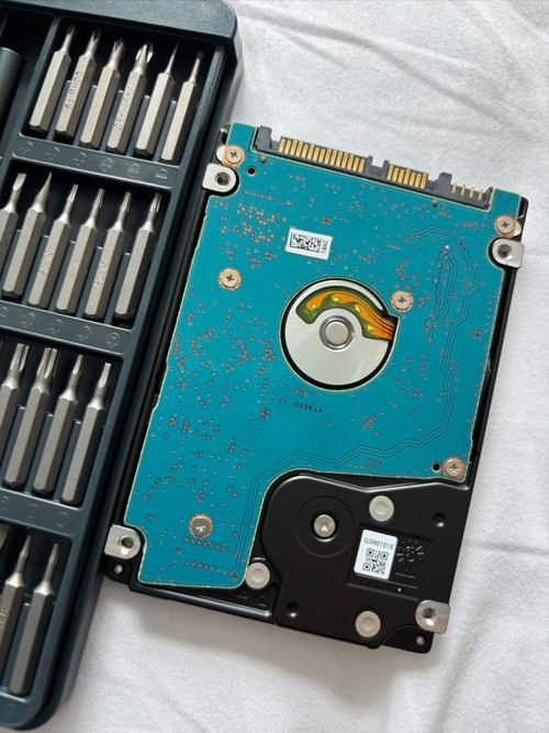 东芝笔记本外壳怎么打开?