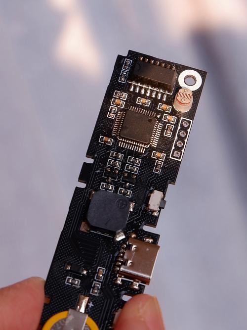 手机电脑芯片主要是由什么物质组成