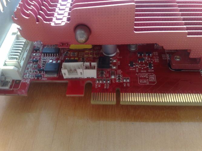 显卡上风扇2针接口旁边还有个4针接口是干什么的