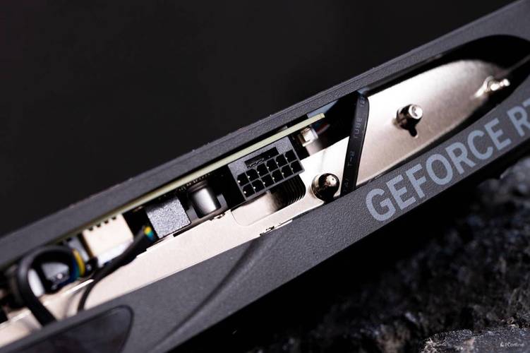 大4pin和小4pin是什么样子的,有什么区别