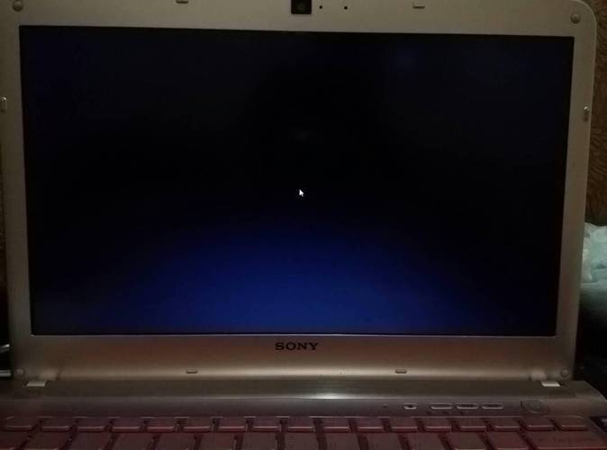 三星笔记本电脑开机黑屏开机键确实亮灯的