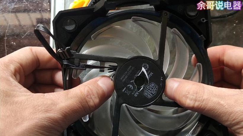 cpu风扇扇叶怎么拆卸