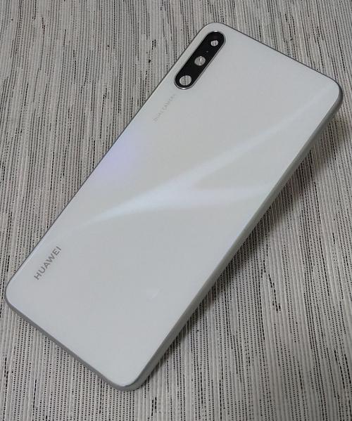 手机后面写有DesignedbyViV0的是什么型号