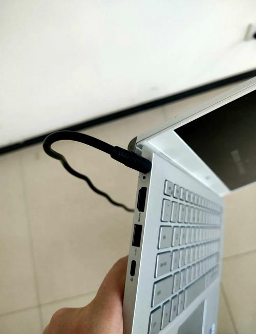 白色笔记本电脑发黄怎么清洗