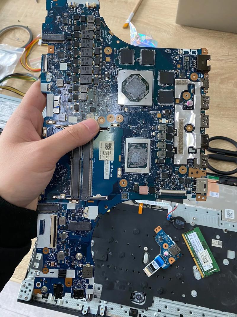 笔记本电脑坏了,修理费用是多少?