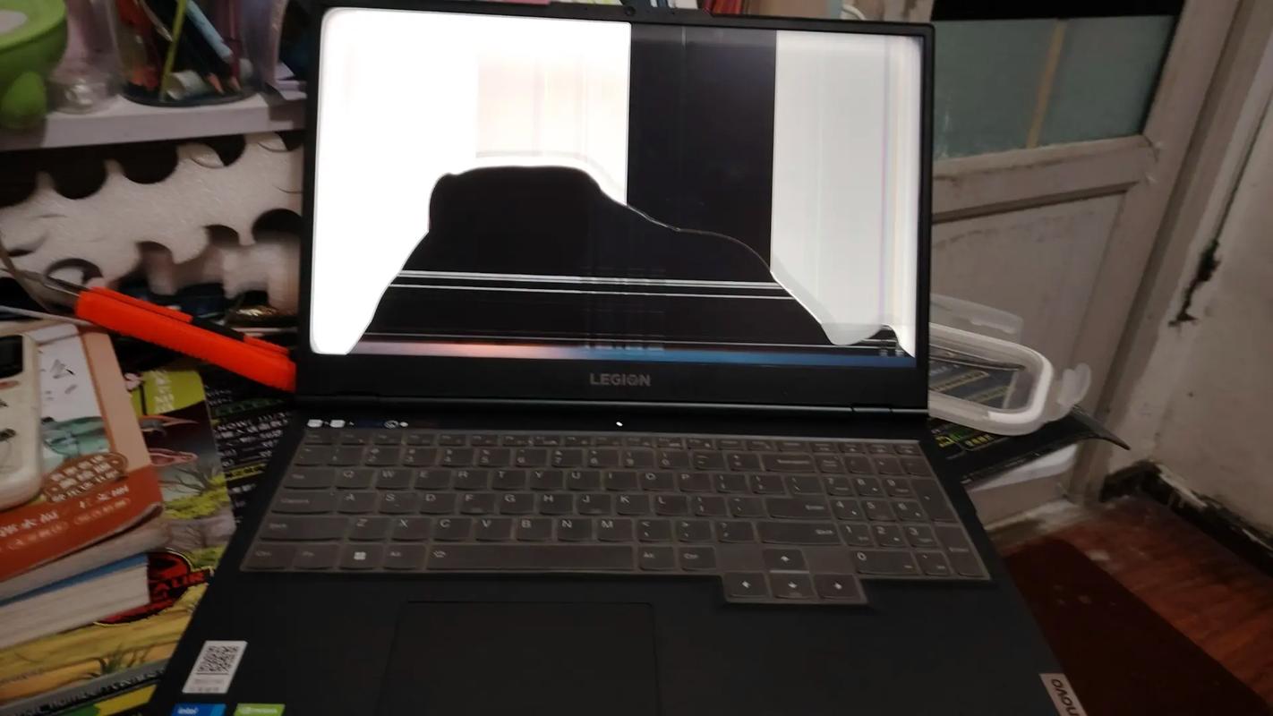 台式机电脑屏幕碎点了,换个屏幕需要多少钱,具体一点