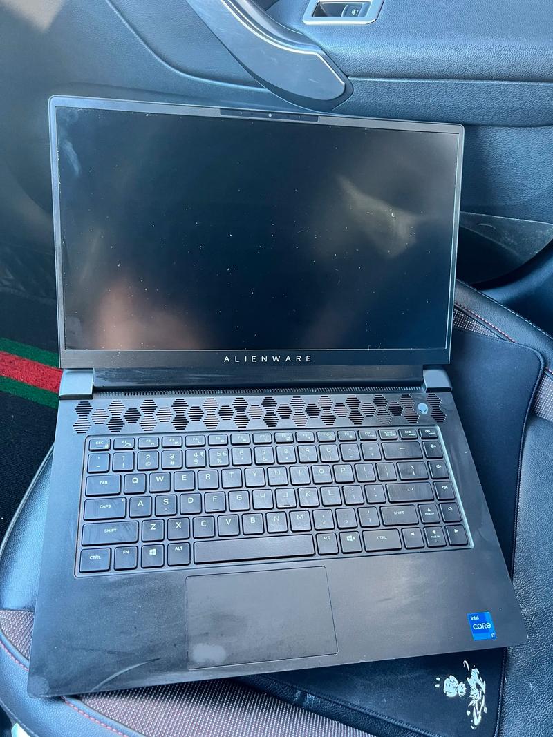 外星人笔记本911这个配置,才用半年,现在想卖了大概能卖多少钱