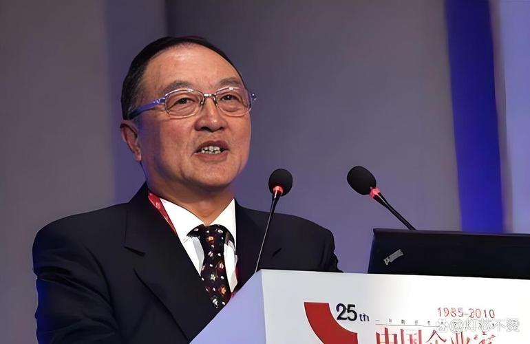 柳传志卸任联想董事,从“搬出中国”到“滚出中国”,联想一手好牌打的稀...