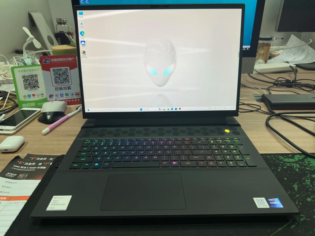 华硕具备300hz4060显卡18寸屏幕的笔记本有什么