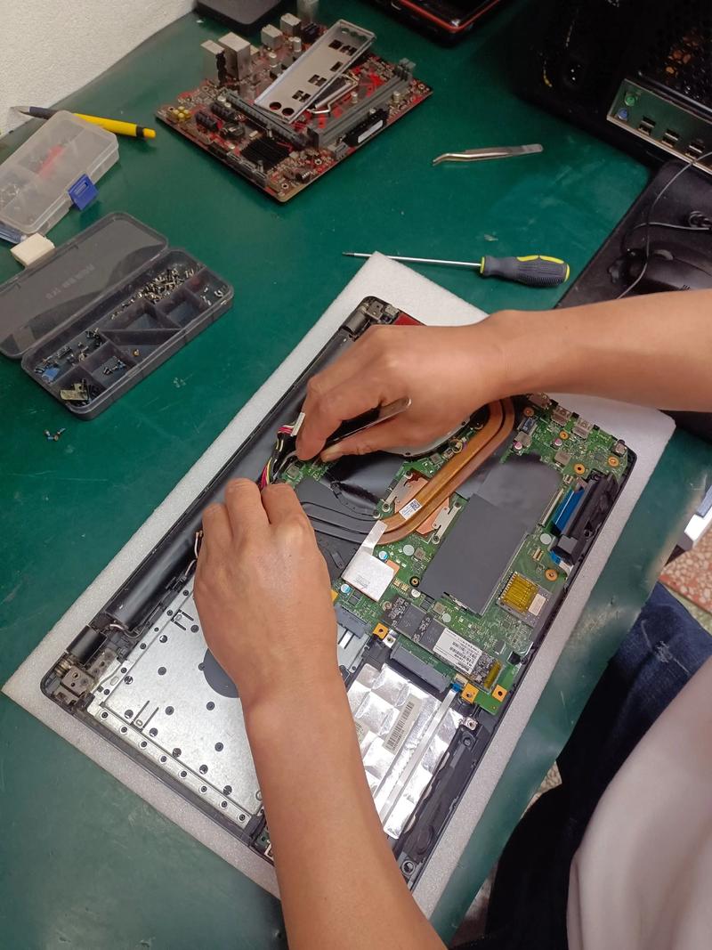 惠普ProBook4431s笔记本如何拆解后盖我想升级内存