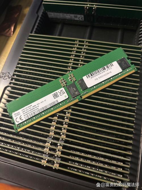 怎么区分金士顿的内存和骇客神条的内存啊?