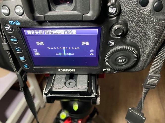 佳能单反500D的显示屏怎么才能出现拍照的监控画面