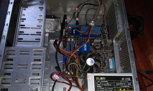 ...把内存条拆下来用橡皮擦擦了下,又装回去还是开不了机,电脑重启建按...