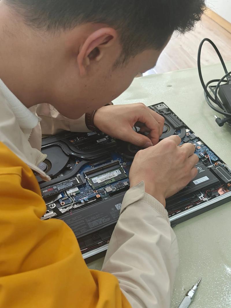 华硕笔记本维修清灰多少钱?