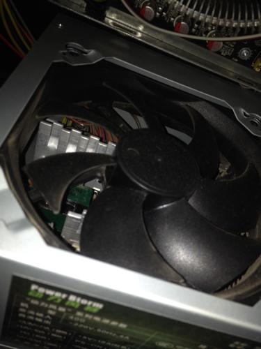 电脑电源风扇声音大嗡嗡响