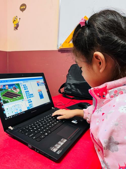 小孩学编程用的笔记本电脑