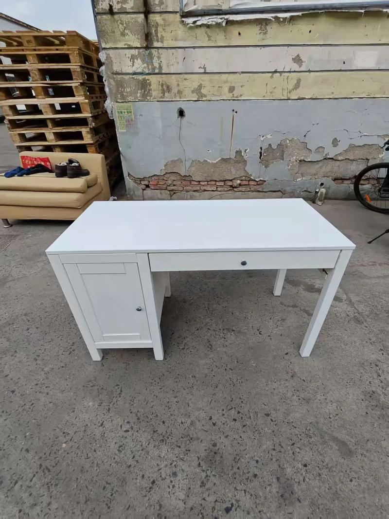 台式电脑桌费用多少钱电脑桌选取要点有哪些