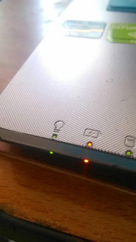 联想笔记本电脑的屏幕一闪一闪的,怎么回事?