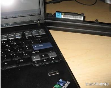 笔记本电脑电量耗尽关机后,再充电开不了机,怎么办?