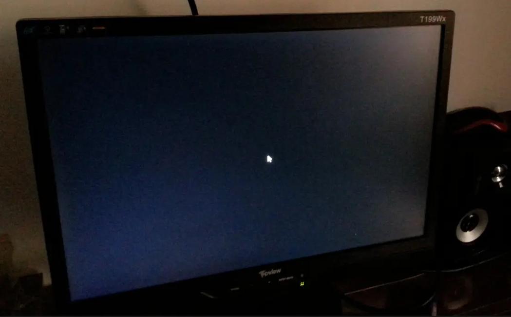 win7系统开机出现欢迎界面后就黑屏怎么办?