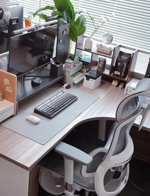 电脑室里的学生桌如何布局最合理