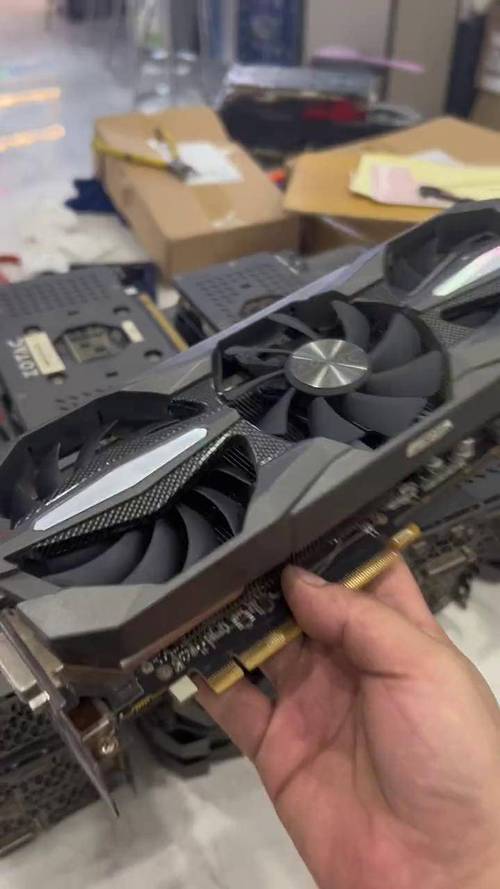 在京东买了个索泰1070显卡没有金手指槊料保护套,显卡上的显示器接口也...