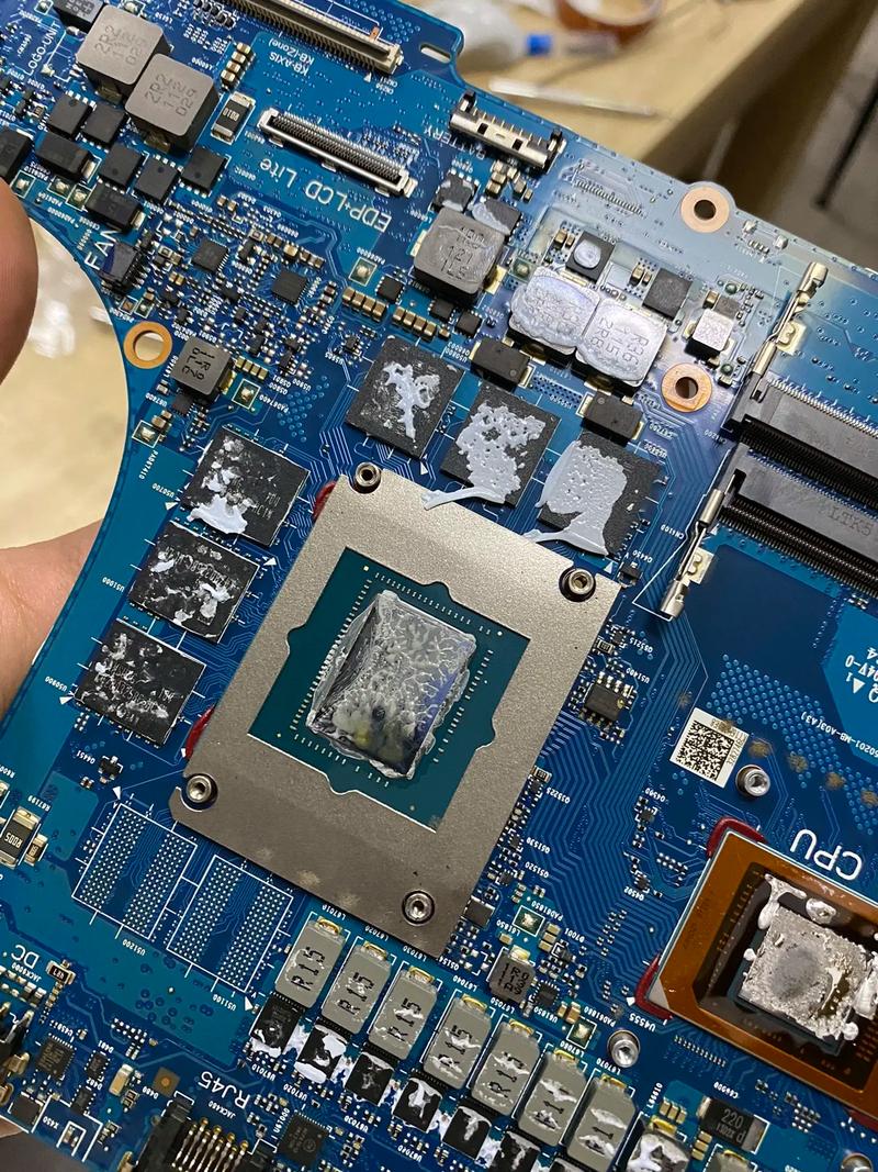 电脑cpu温度达到接近80度,对cpu有没有影响?如果有糊味,是否cpu烧坏...