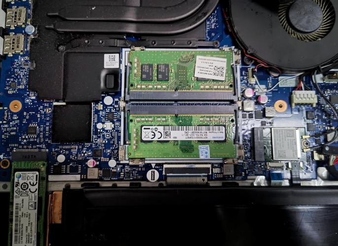 联想i5拯救者r720能装两个8g内存条么?